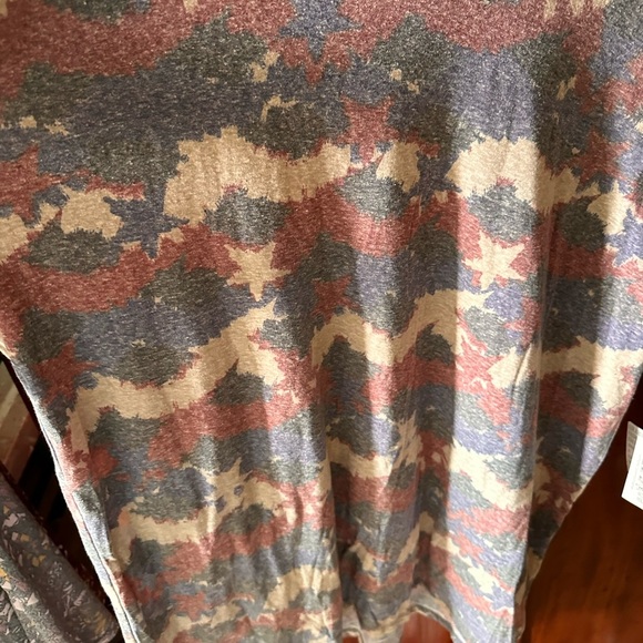 Lularoe XL heather Patrick. Abstract flag print. NWT.‎ - Picture 4 of 8